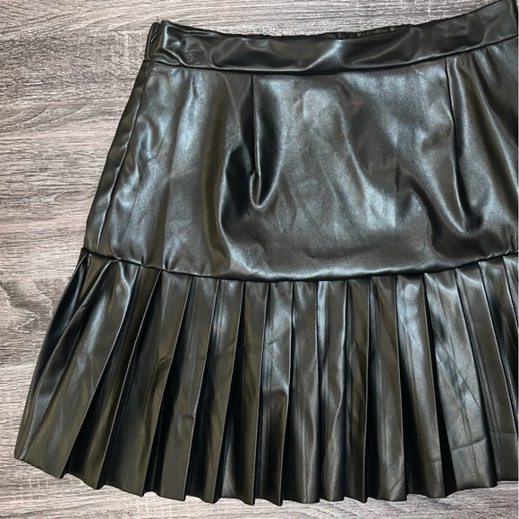 SHEIN Black Pleated Faux Leather Preppy A-Line Mini Skirt | 🆕 Size XL - Picture 5 of 9